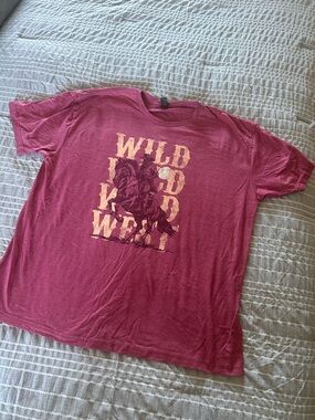 Women’s Short Sleeve Tee - Wild West Graphic - Pink